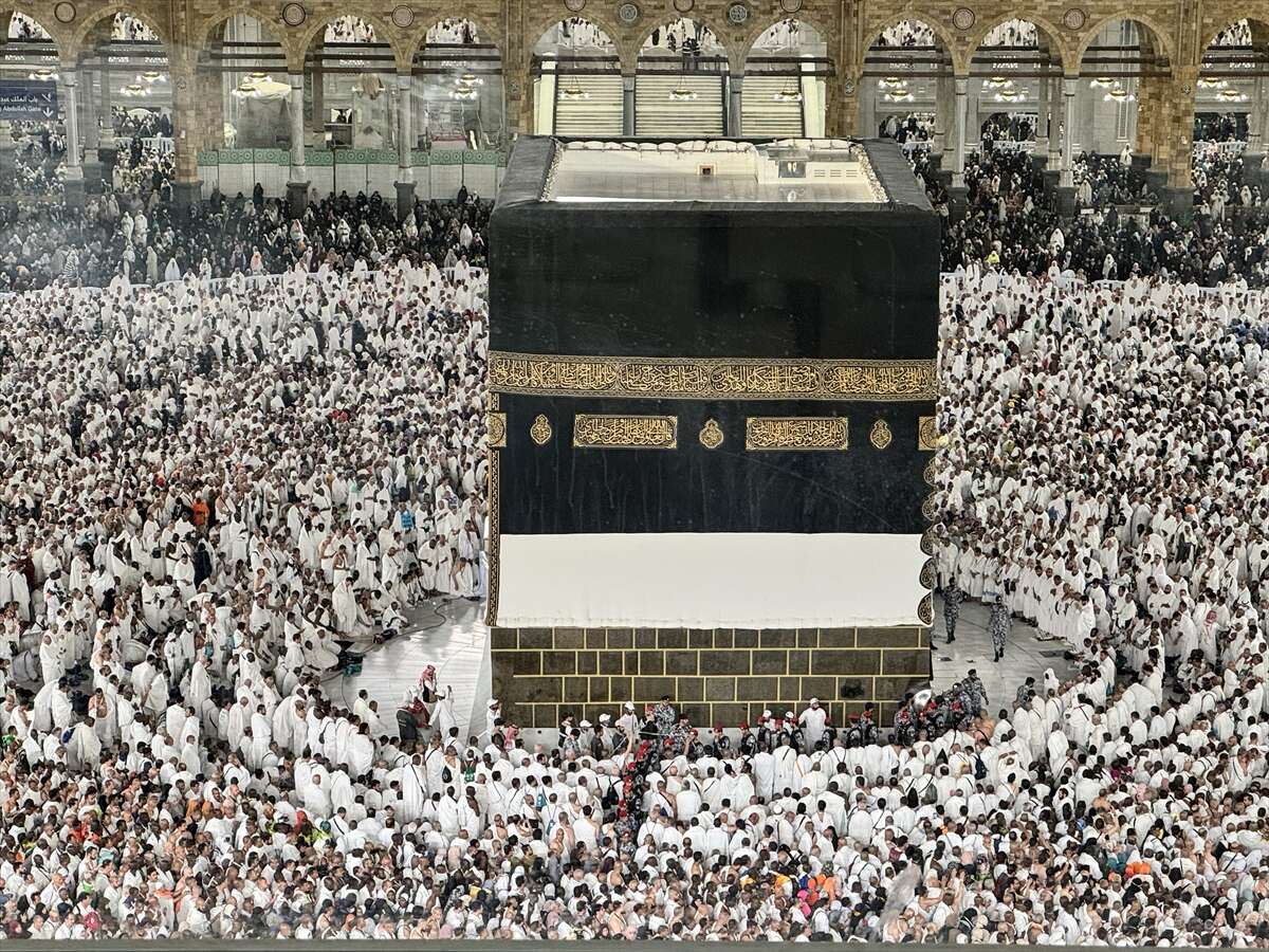 Mescid-i Haram’da yoğunluk sürüyor! Hacı adayları kutsal mekanlarda ibadet ediyor 1